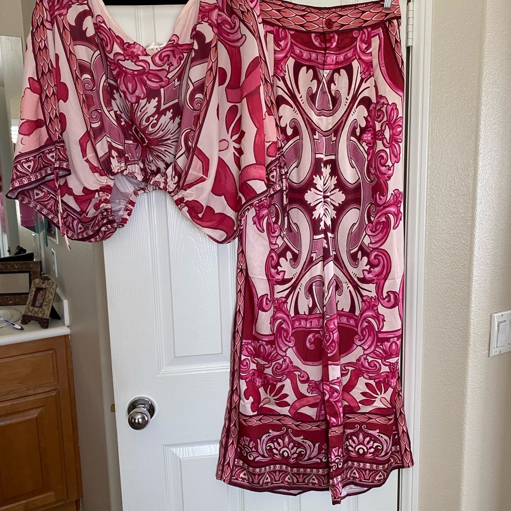 Elegant Pink Patterned Pantsuit